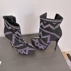 Aldo Black & Silver Rhinestone Stiletto Heel
Boots Women's Sz 8